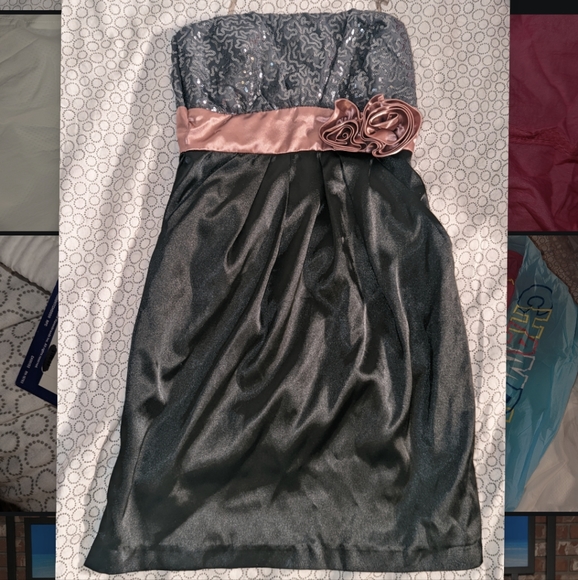 Cocktail Strapline Dress by Speechless, Sz 3, Grad Dress on a budget? - Picture 1 of 4